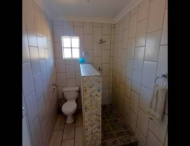 3 BEDROOM GUEST HOUSE FOR SALE IN PENDALE